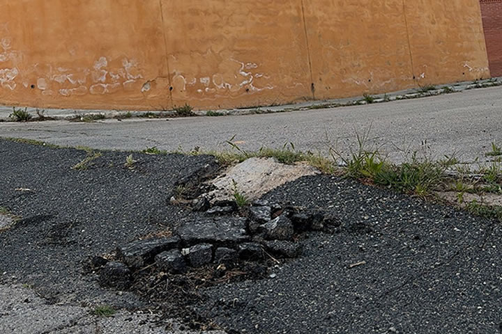el mantenimiento de la pavimentación de las vías públicas es obligatorio para todo ayuntamiento